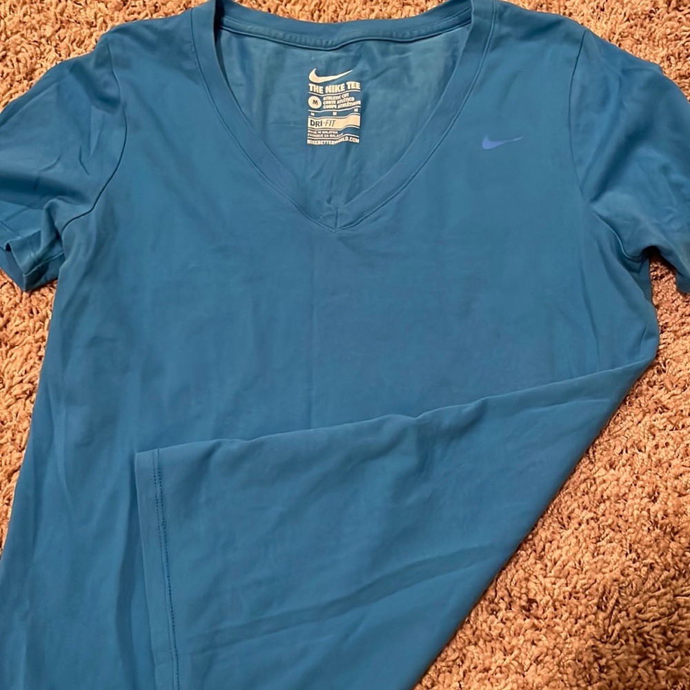2medium nike tee shirts